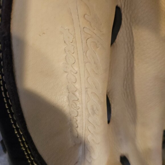 Catcher's Mitt - Left Hand Throw - Youth - Picture 4 of 4